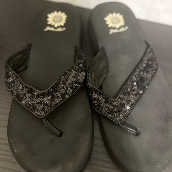 🛍️Yellow Box Black Sparkle Sandals - Picture 6 of 10